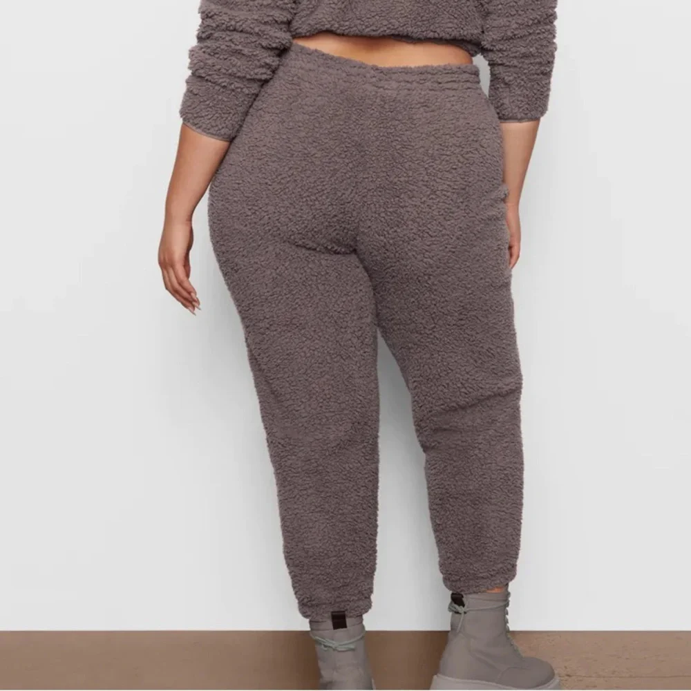 Skims Sherpa Joggers in Amethyst Large New with Tags